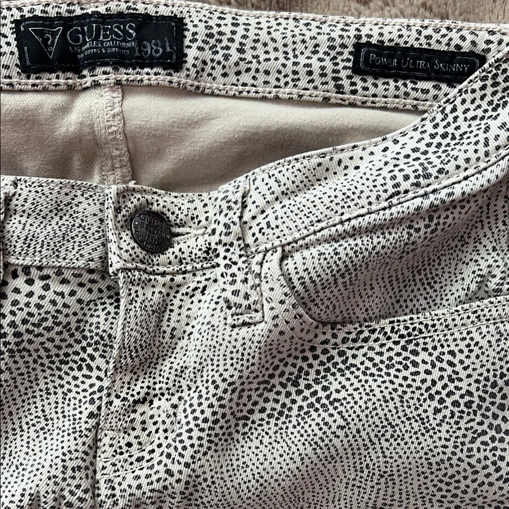Guess Black and Cream Patterned Ultra Skinny Pants I wear 3 or 4 times - Picture 2 of 5